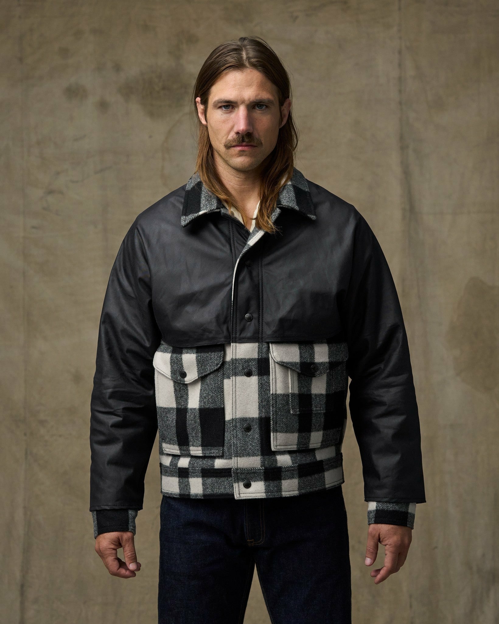 Filson Men Mackinaw Wool Caped Jacket - Natural Black Plaid / Navy