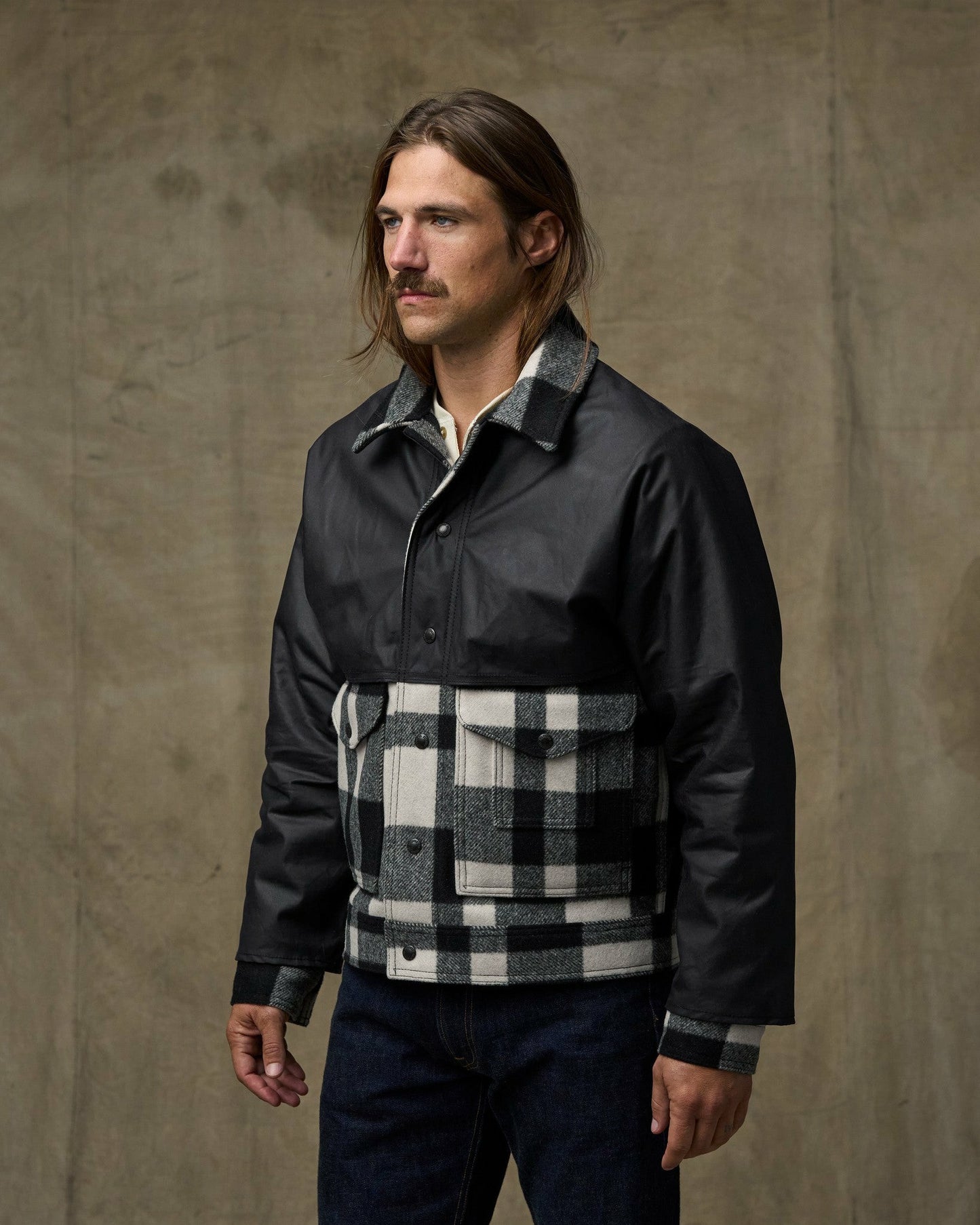 Filson Men Mackinaw Wool Caped Jacket - Natural Black Plaid / Navy