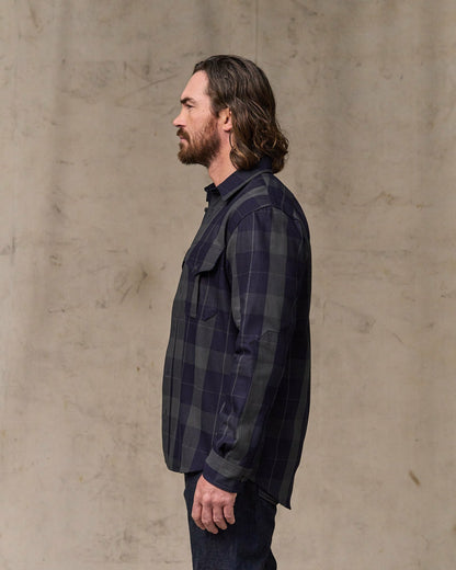 Filson Men Vintage Wash Alaskan Guide Shirt - Indigo / Faded Black