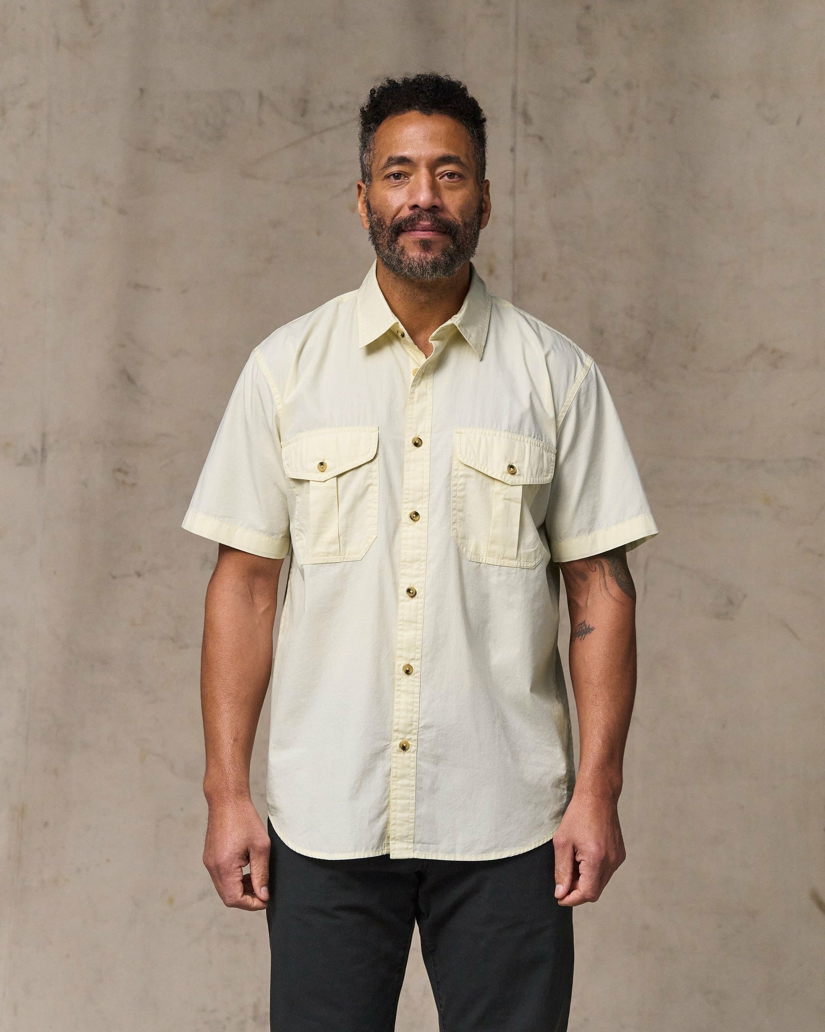 Filson Men Filson's Washed Short Sleeve Feather Cloth Shirt - Ivory