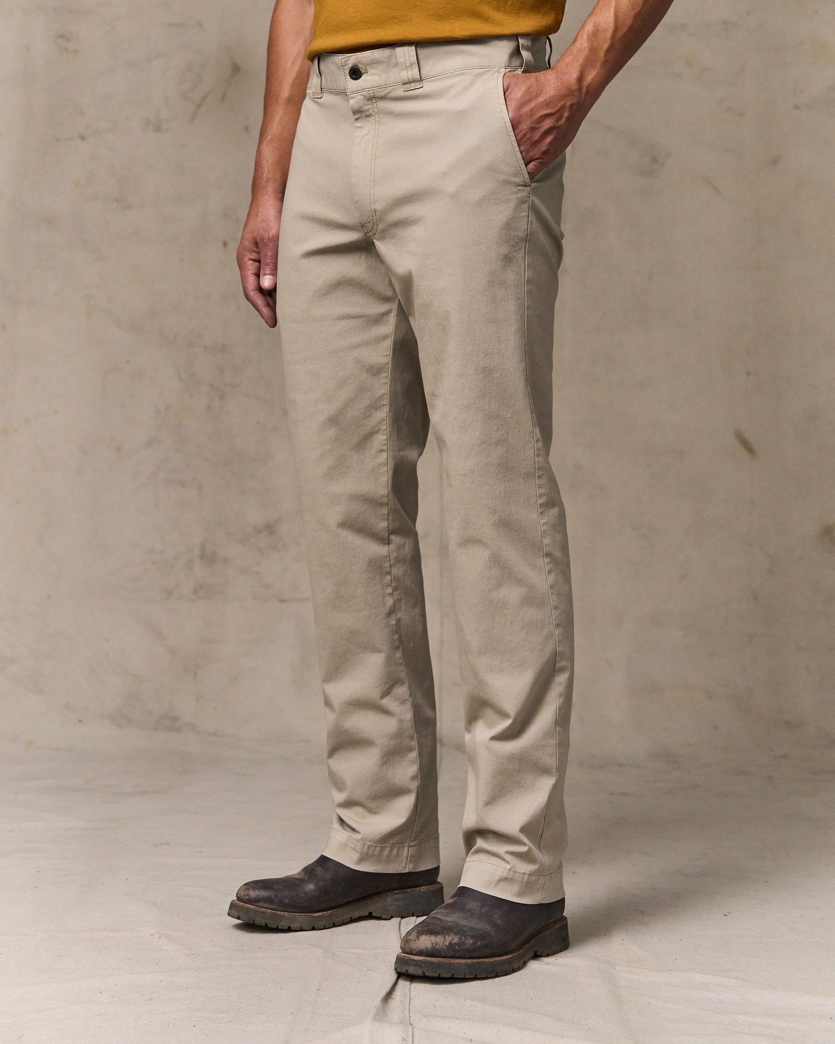 Filson Men Granite Mountain Flat Front Pants - Buck Tan