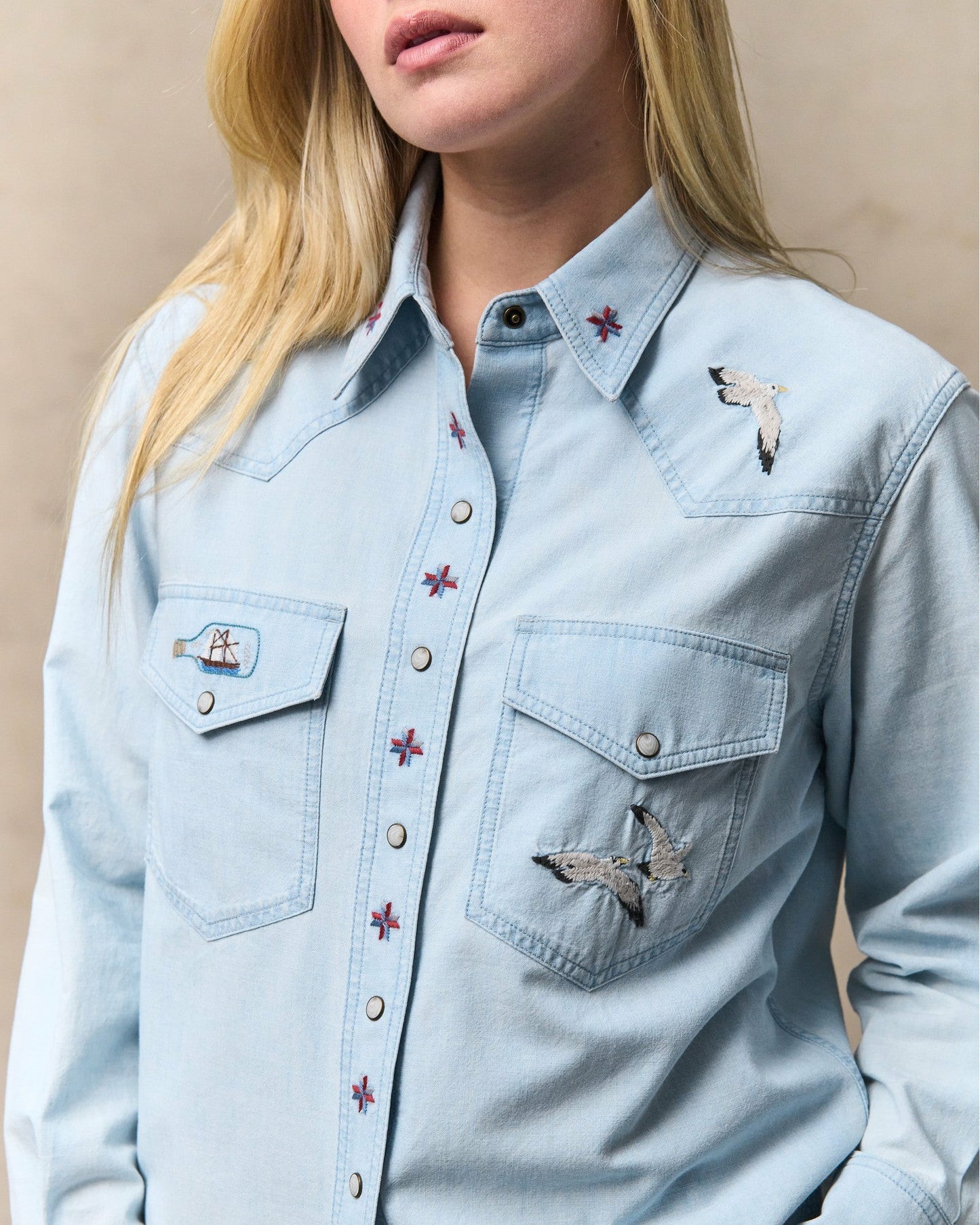 Filson Women Women's Embroidered Western Shirt - Light Indigo