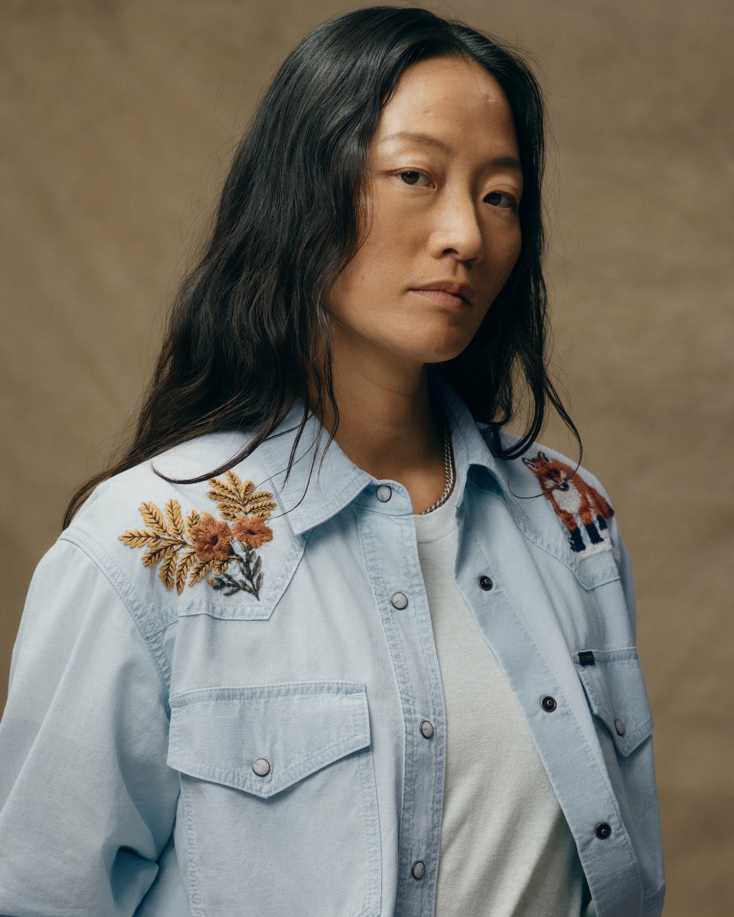 Filson Women Women's Embroidered Western Shirt - Light Indigo Chambray / Fields