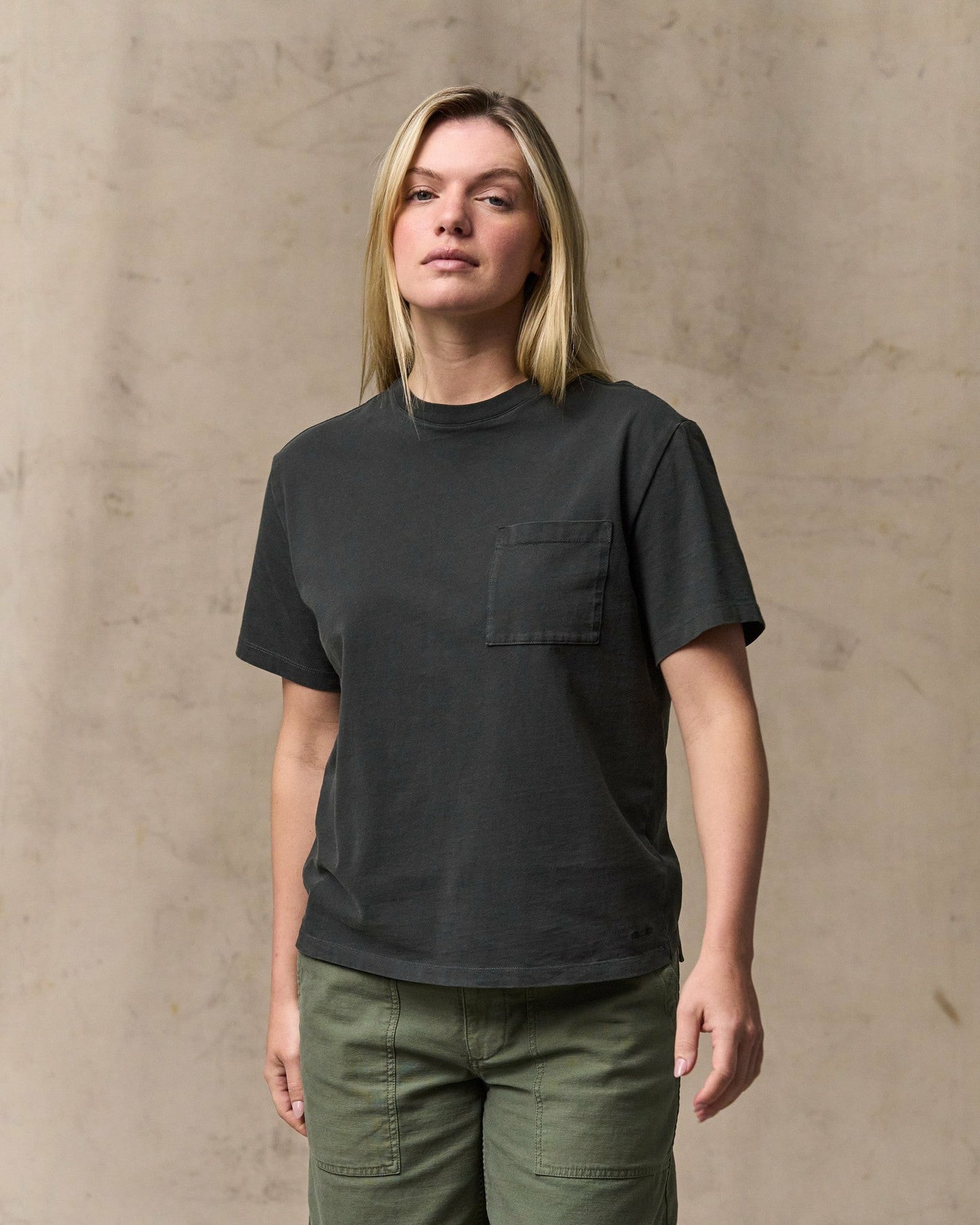 Filson Women Women's Short Sleeve Pocket Tee - Faded Black
