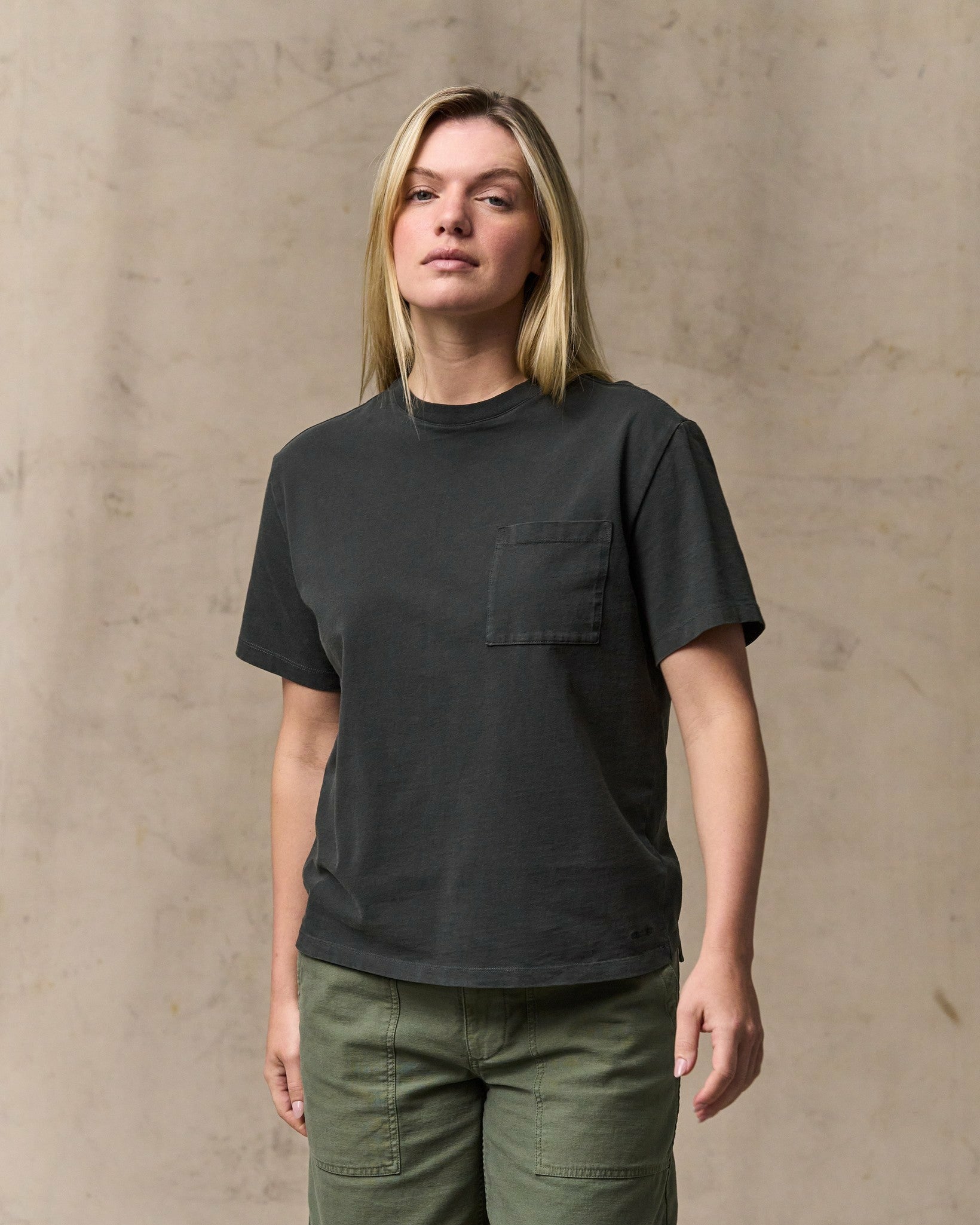 Filson Women Women's Short Sleeve Pocket Tee - Faded Black