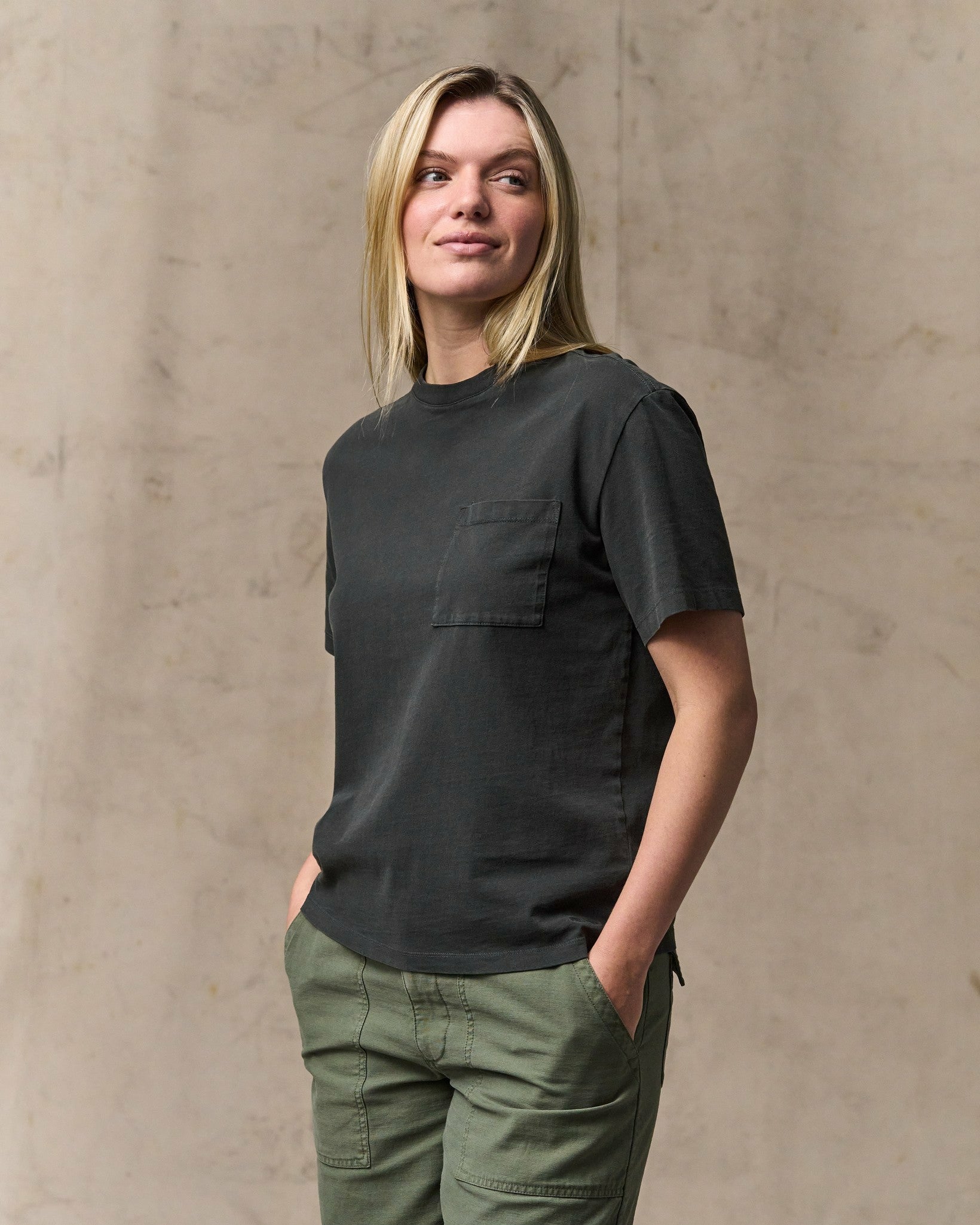 Filson Women Women's Short Sleeve Pocket Tee - Faded Black
